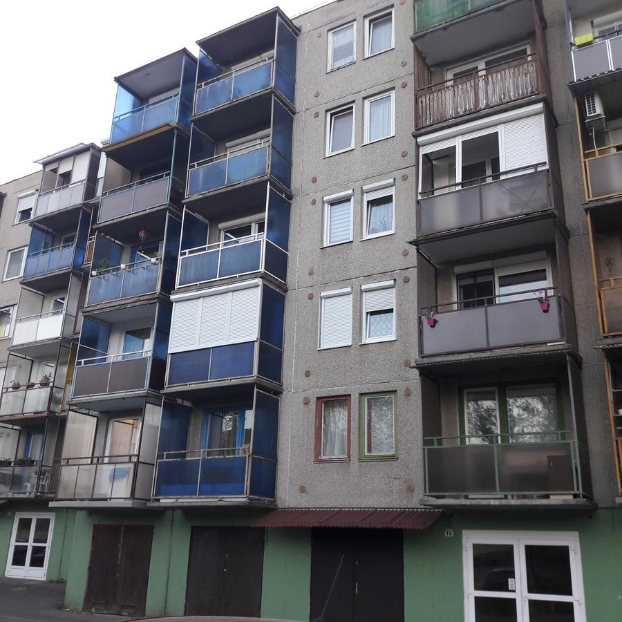 Studio 18 Apartman Kazincbarcika Bagian luar foto